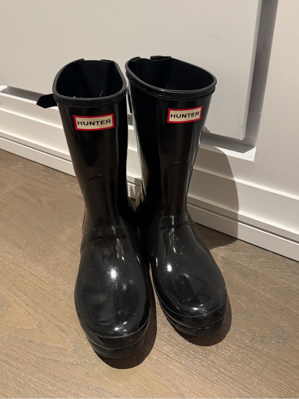 Hunter Women's Original Short Gloss Rain Boots in Black size US 8